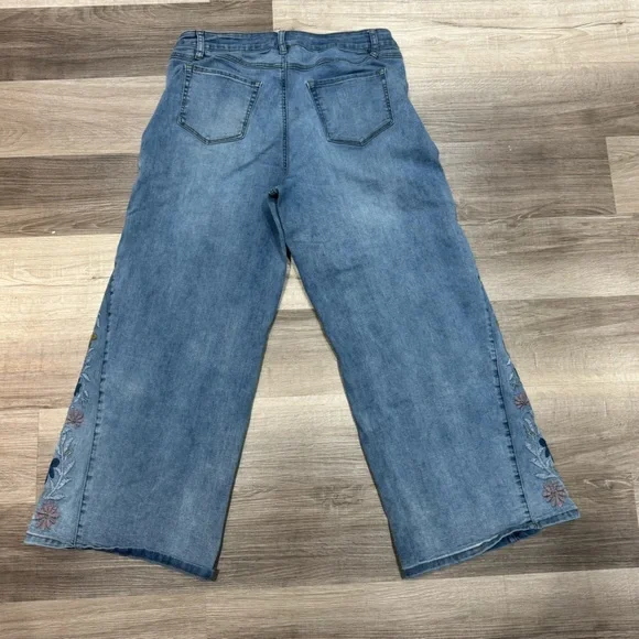 Project Indigo cropped jeans with the sweetest embroidered flowers – size 14 - Picture 9 of 9